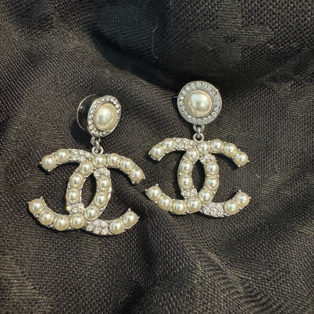Chanel CC Pearl and Silver Earrings - Picture 2 of 4